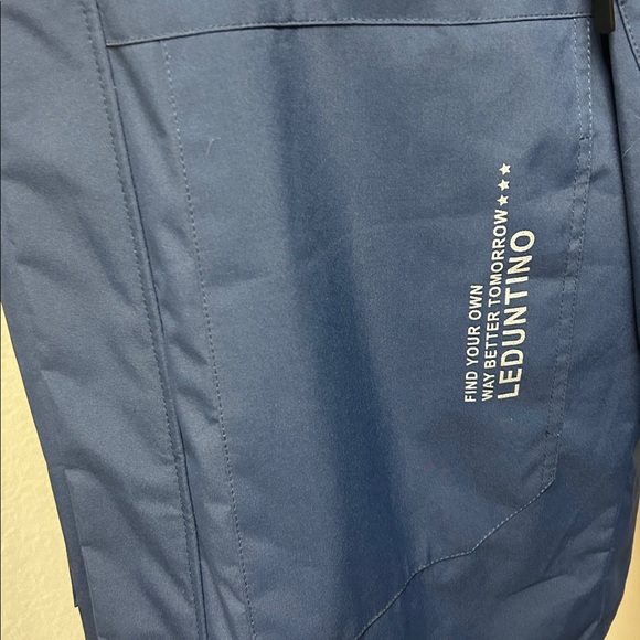 Leduntino Find Your Own Way Windbreaker Hooded Waterproof Jacket Blue
Large, EUC - Picture 4 of 14